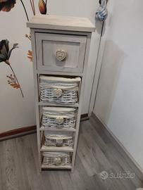 Piccola cassettiera 