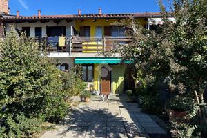 CASA SEMINDIPENDENTE A FAVRIA