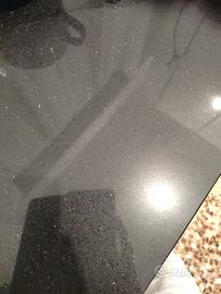 Piano in marmo nero