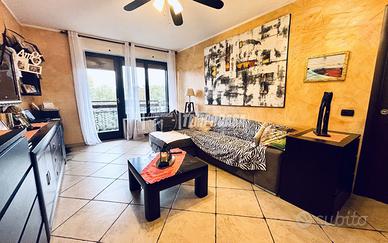 AMPIO 2 LOCALI CON CUCINA ABITABILE - POSTO AUTO E