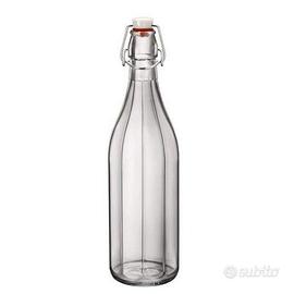 bottiglie in vetro trasparente con classica forma