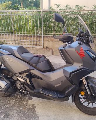 Honda ADV 350. 
