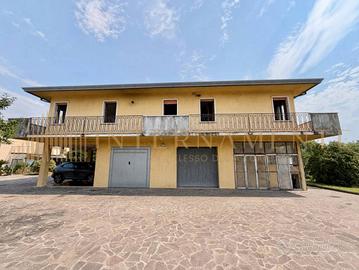 Appartamento di 134 m² con 4 locali e box auto a P