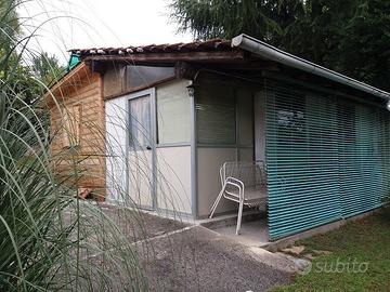 Chalet in legno con giardino vicino ad Arona