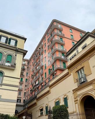4 LOCALI A NAPOLI