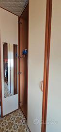 Grande armadio in legno solido con cassettiera int