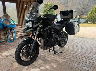 TRIUMPH 1200