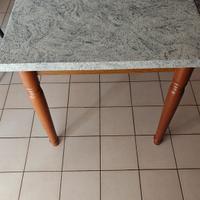 Tavolo da cucina con sedie