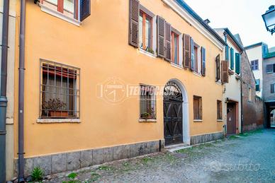 TRILOCALE PRIMO PIANO CENTRO STORICO