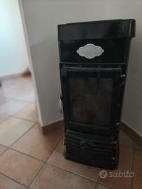 Stufa a legna La Nordica in ghisa e acciaio