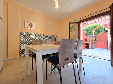 Bilocale ristrutturato con cortile fronte e retro