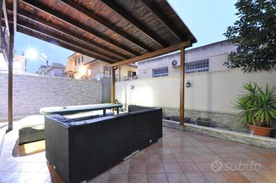 VILLA A SCHIERA A ROMA