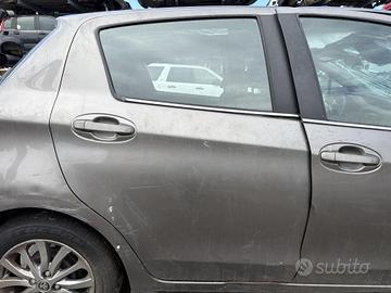 PORTIERA POSTERIORE DESTRA TOYOTA Yaris Serie (17>