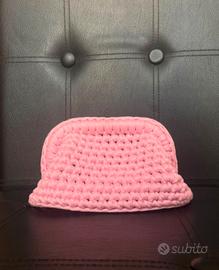 borsa artigianale in fettuccia rosa con  clutch 