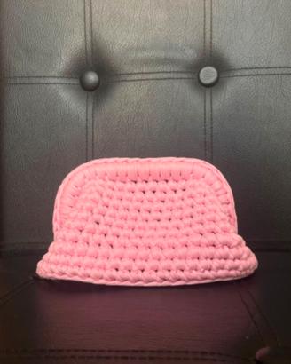 borsa artigianale in fettuccia rosa con  clutch 