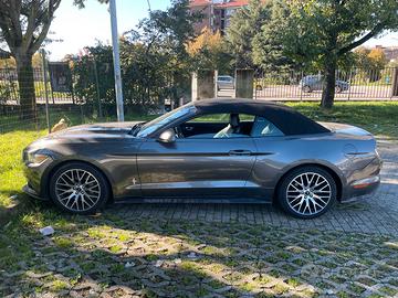 Ford Mustang ecoboost cabrio italiana