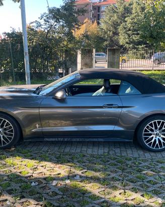 Ford Mustang ecoboost cabrio italiana