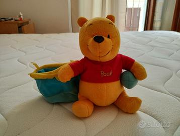Peluche Winnie the Pooh con cestino