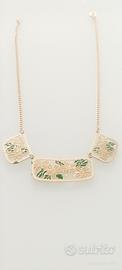 Fine collana in metallo dorato 