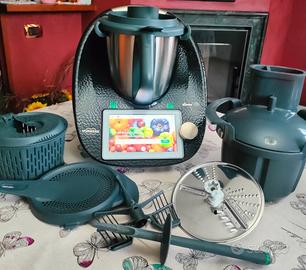 l'edizione limitato bimby tm6, piu affettatutto.