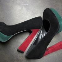 Decolletè in camoscio tre colori con tacco alto