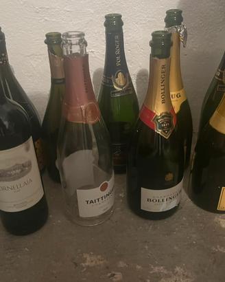 Bottiglie vuote vino e champagne