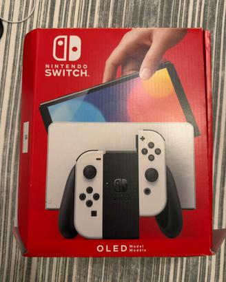 Nintendo Switch Oled con Hori Split Pad e custodia