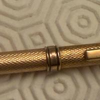 Due penne a sfera placcate in oro