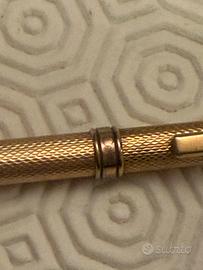 Due penne a sfera placcate in oro