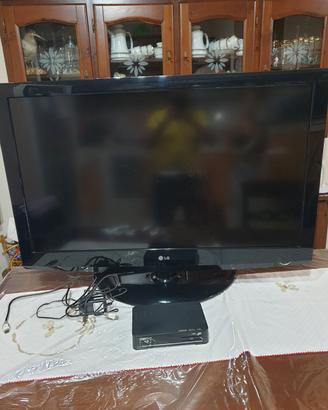 TELEVISORE HD 43 POLLICI LG E DECODER SATELLITARE 