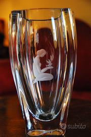VASO IN CRISTALLO SVEDESE FIRMATO FIGURA FEMMINILE