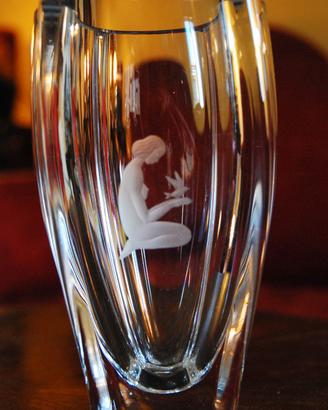 VASO IN CRISTALLO SVEDESE FIRMATO FIGURA FEMMINILE