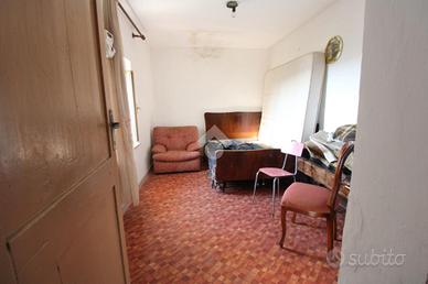 CASA SEMINDIPENDENTE A MONTOPOLI DI SABINA