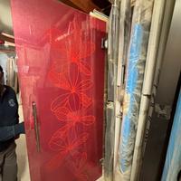 Vetrata effetto seta con motivi rossa