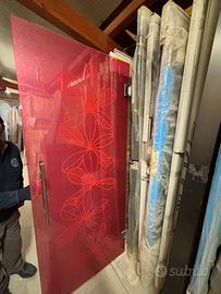 Vetrata effetto seta con motivi rossa