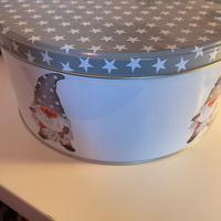 Scatola di latta natalizia