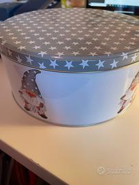 Scatola di latta natalizia