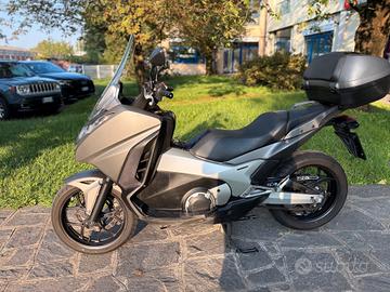 Honda Integra 750 CON BAULETTO