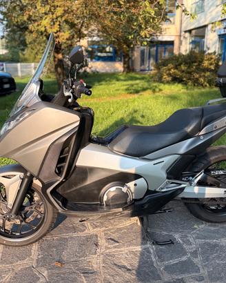 Honda Integra 750 CON BAULETTO