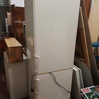 Frigorifero bianco funzionante
 Hisense


183 x 6