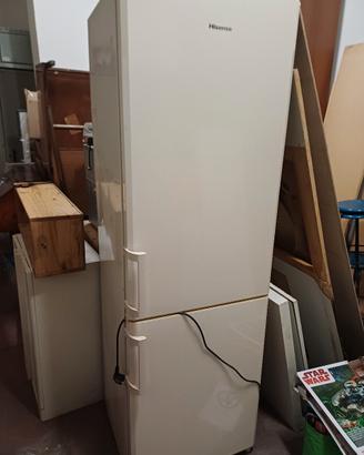 Frigorifero bianco funzionante
 Hisense


183 x 6