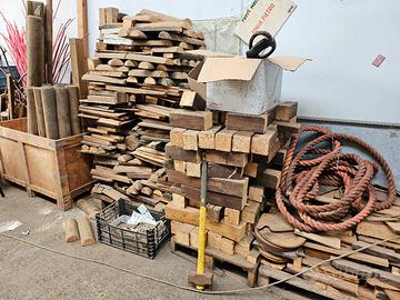 pezzi di travi in legno