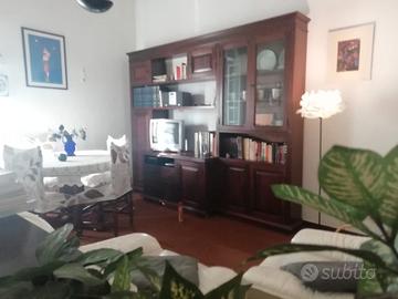 A Genova Ovest, molto grazioso, transitorio