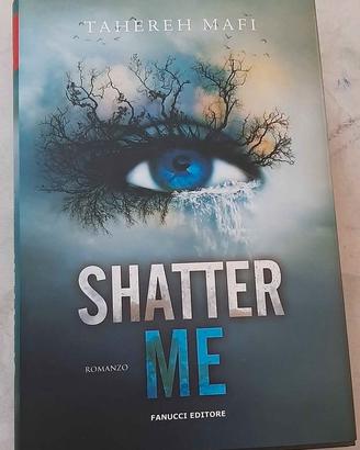 Romanzo "Shatter me" di Tahereh Mafi