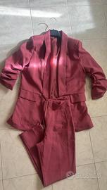 completo tailleur con pantaloni rosa scuro