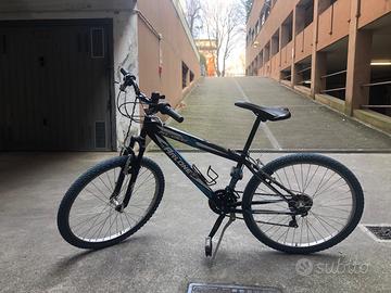 bicicletta sportiva per ragazzino