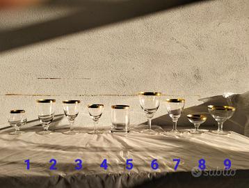 Bicchieri in cristallo con bordo dorato