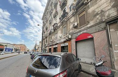 NEGOZIO A NAPOLI