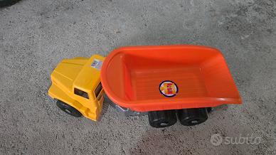 camion giocattolo 