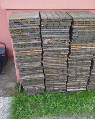 Mattonelle in legno per giardino 